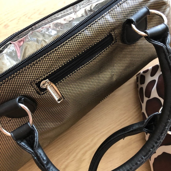 🍷Insulated Wine bags (2) with (2) wine openers - Picture 3 of 6